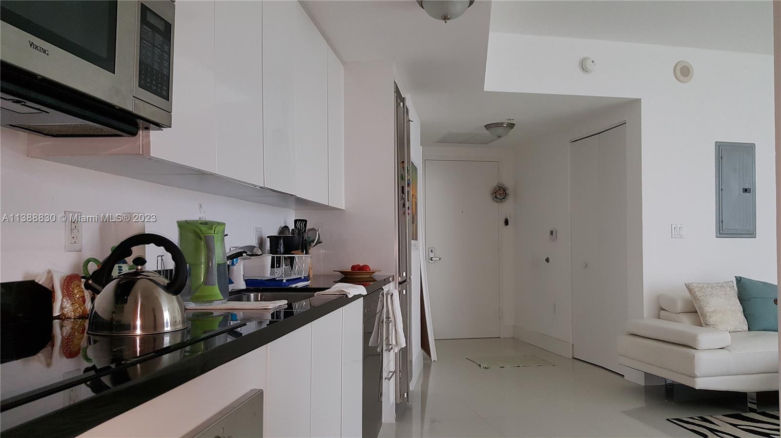92 Southwest 3rd Street, Unit 1406 Miami, FL 33130 - Photo 6 of 16 Gallery Image 6