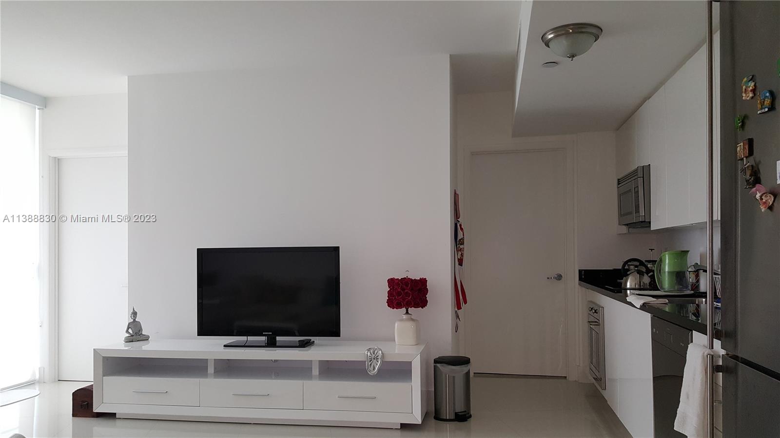 92 Southwest 3rd Street, Unit 1406 Miami, FL 33130 - Photo 7 of 16 Gallery Image 7