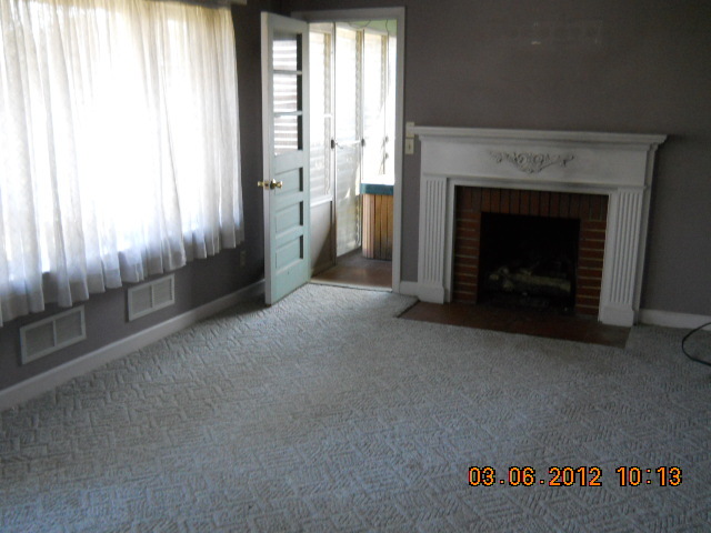 7076 Brookview Road Roanoke, VA 24019 - Photo 12 of 18 Living Room
