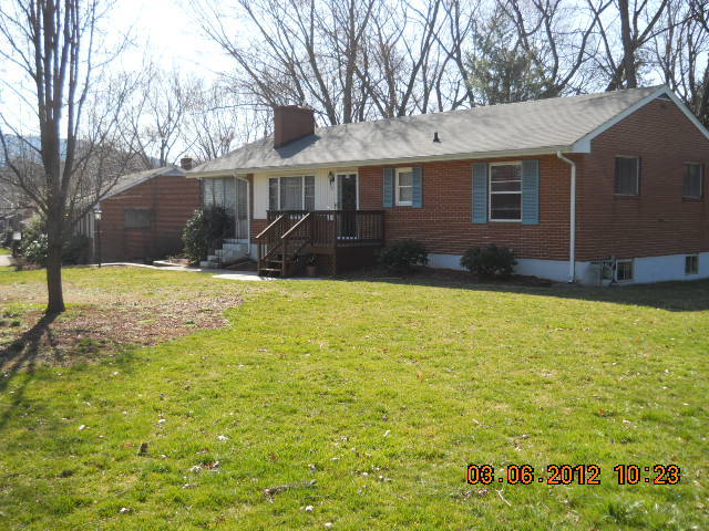 7076 Brookview Road Roanoke, VA 24019 - Photo 7 of 18 Front 2