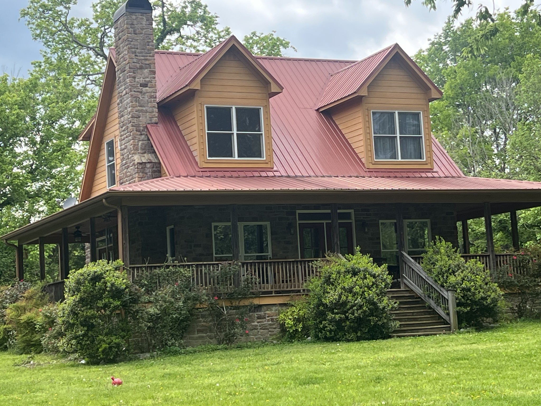 102 Rowesville Road Wartrace, TN 37183 - Photo 1 of 7 a front view of a house with a yard