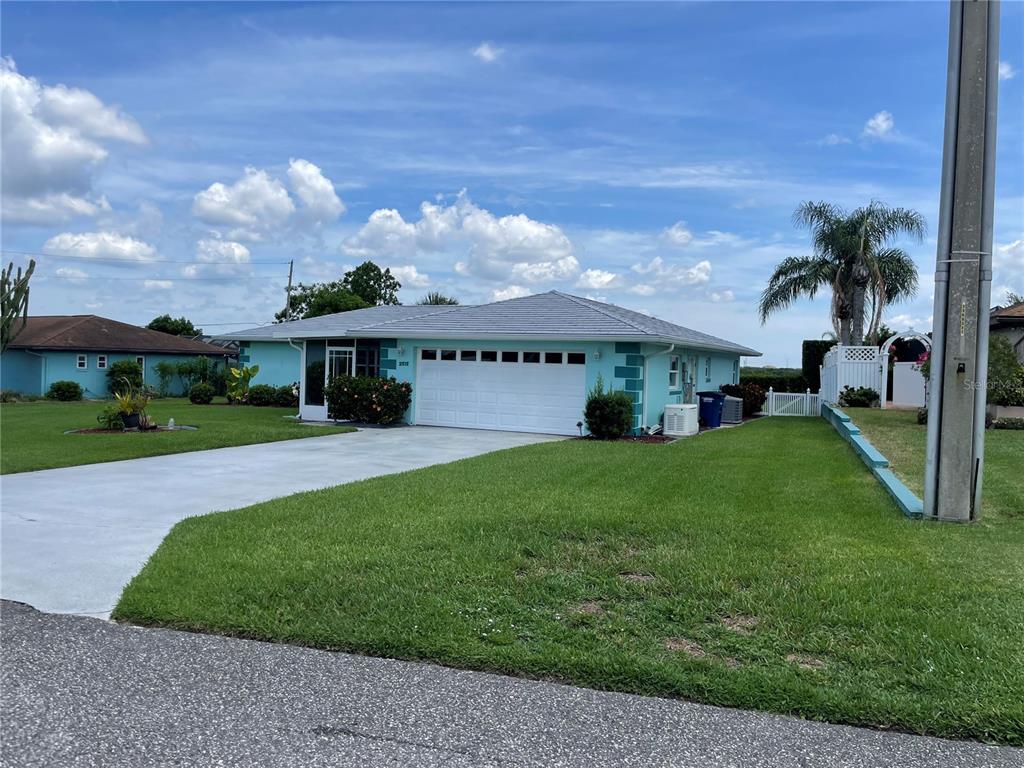2818 Summit Drive Sebring, FL 33870 - Photo 2 of 28 a front view of a house with garden and a sitting area