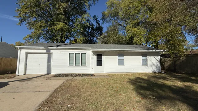 a front view of house with yard