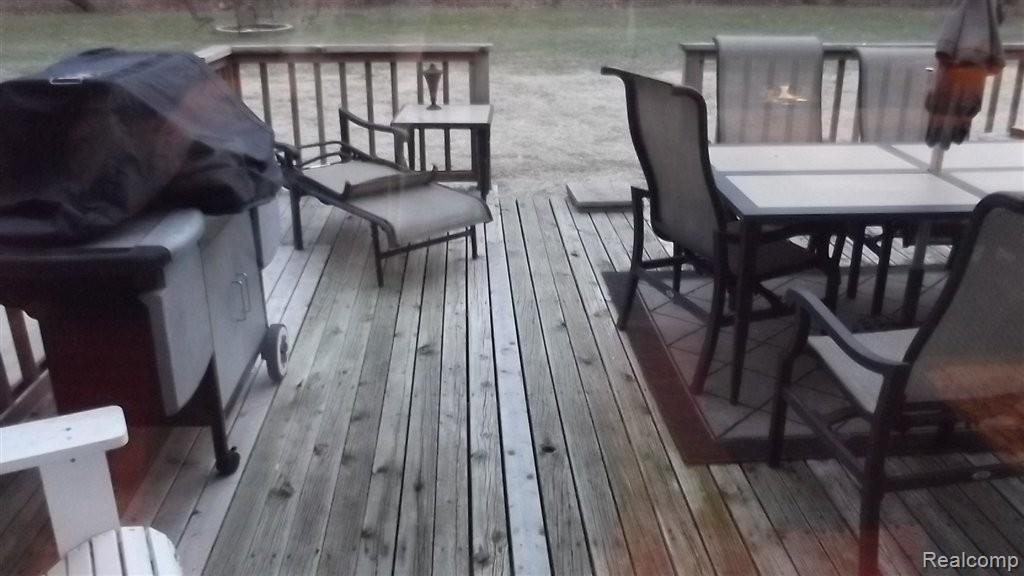 382 Beechview Drive Rochester, MI 48306 - Photo 14 of 24 DECK