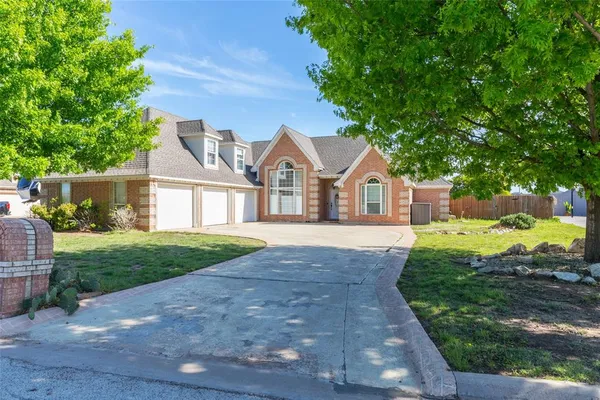 $425,000 | 13 Mission Hills, Abilene, TX 79606