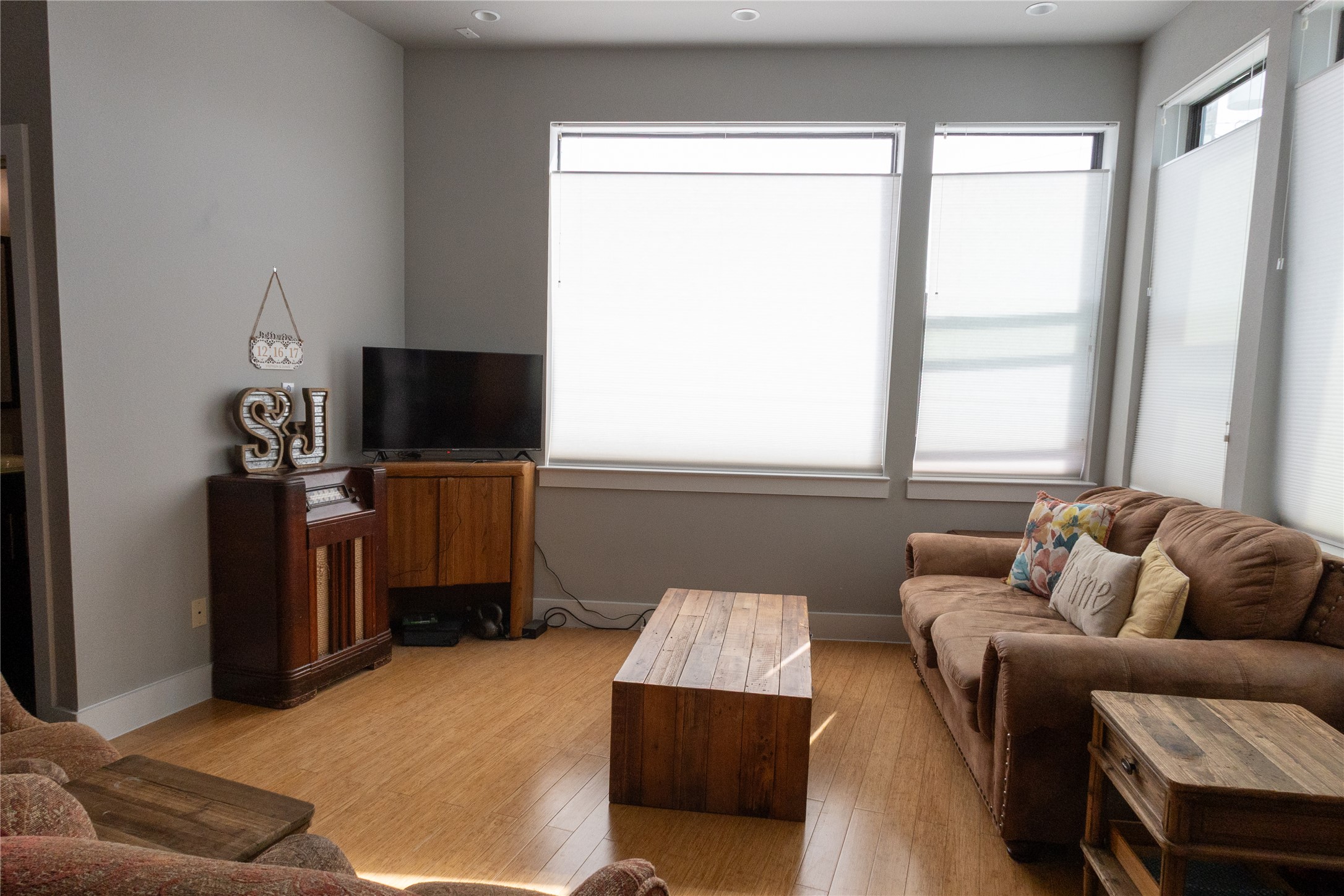 3000 Speedway, Unit C Austin, TX 78705 - Photo 6 of 20 a living room with furniture and a flat screen tv