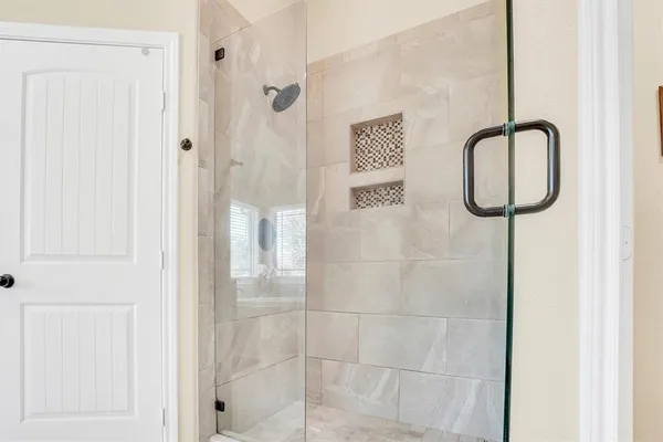 a picture of a bathroom