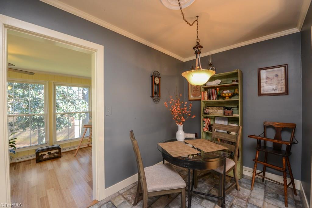 809 Sunset Drive High Point, NC 27262 - Photo 13 of 30 Breakfast room