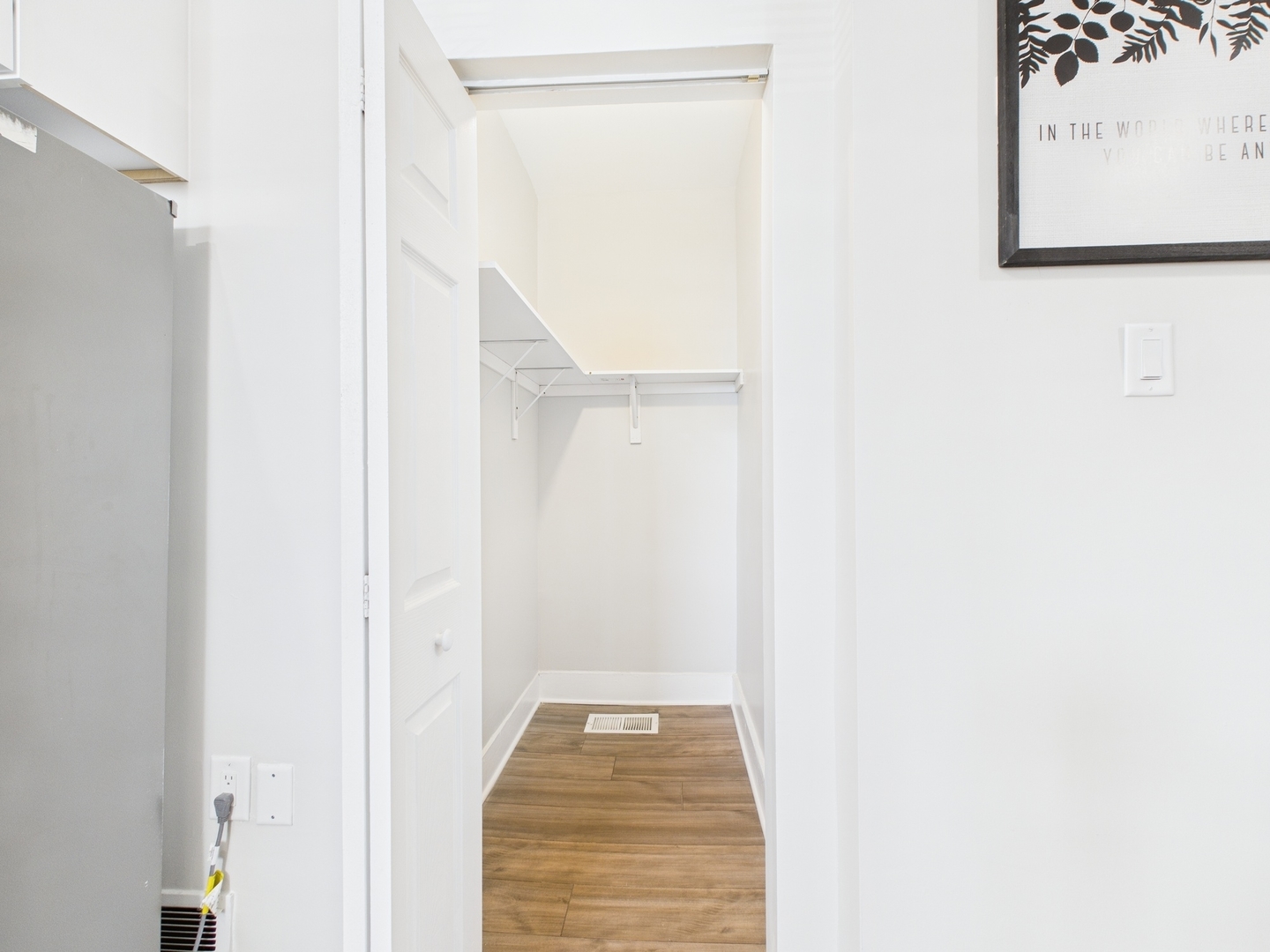 9151 South Normal Avenue Chicago, IL 60620 - Photo 13 of 34 a view of entryway