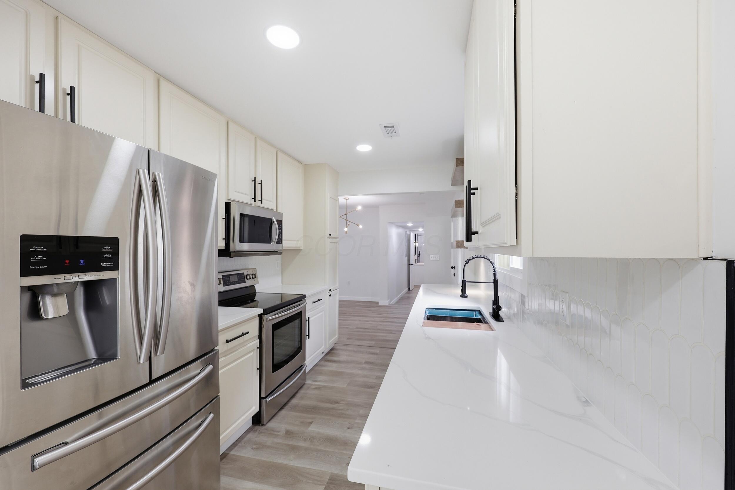 2386 Lindale Road Columbus, OH 43224 - Photo 10 of 31 Kitchen