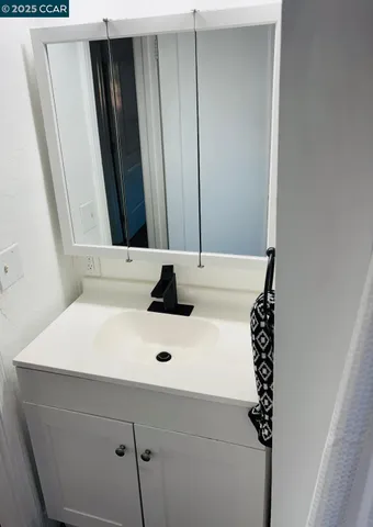 a close view of sink