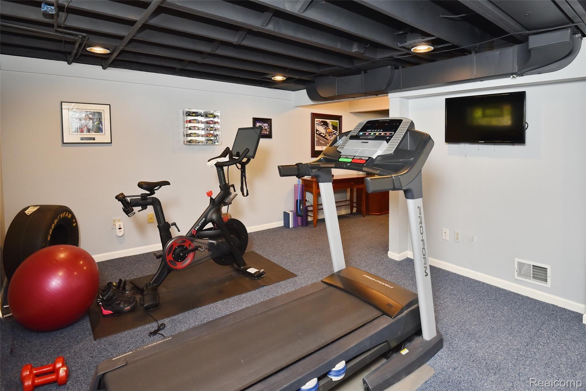 1051 Rivenoak Street Birmingham, MI 48009 - Photo 33 of 37 1051 Rivenoak_30.JPG
