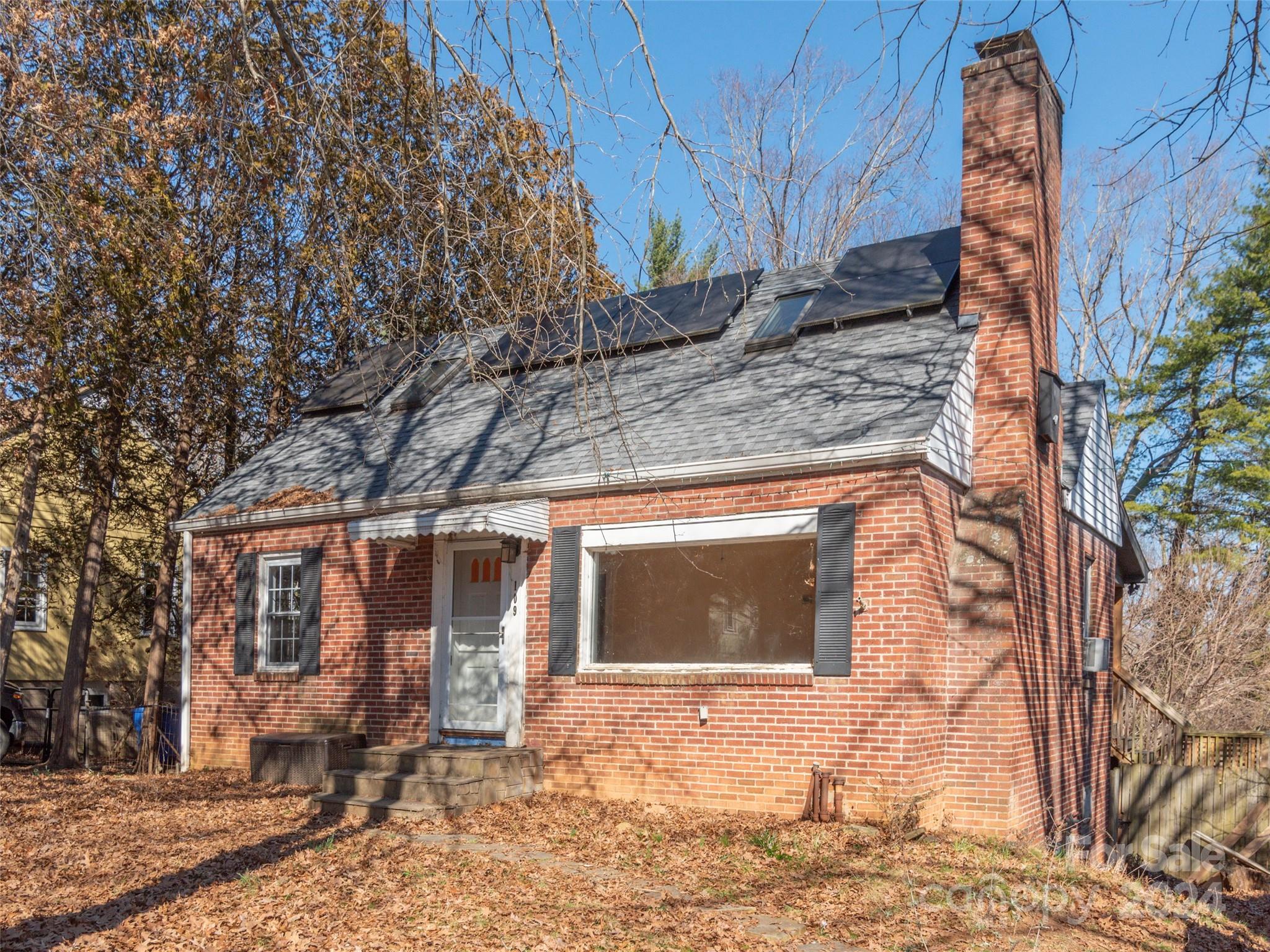 109 Kingsgate Road Asheville, NC 28805 - Photo 1 of 18 Gallery Image 1