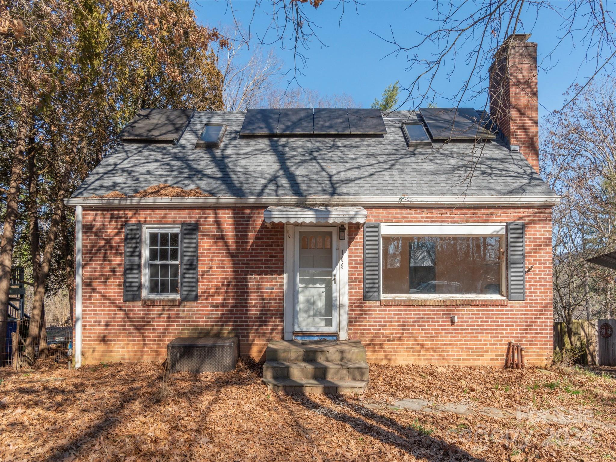 109 Kingsgate Road Asheville, NC 28805 - Photo 2 of 18 Gallery Image 2