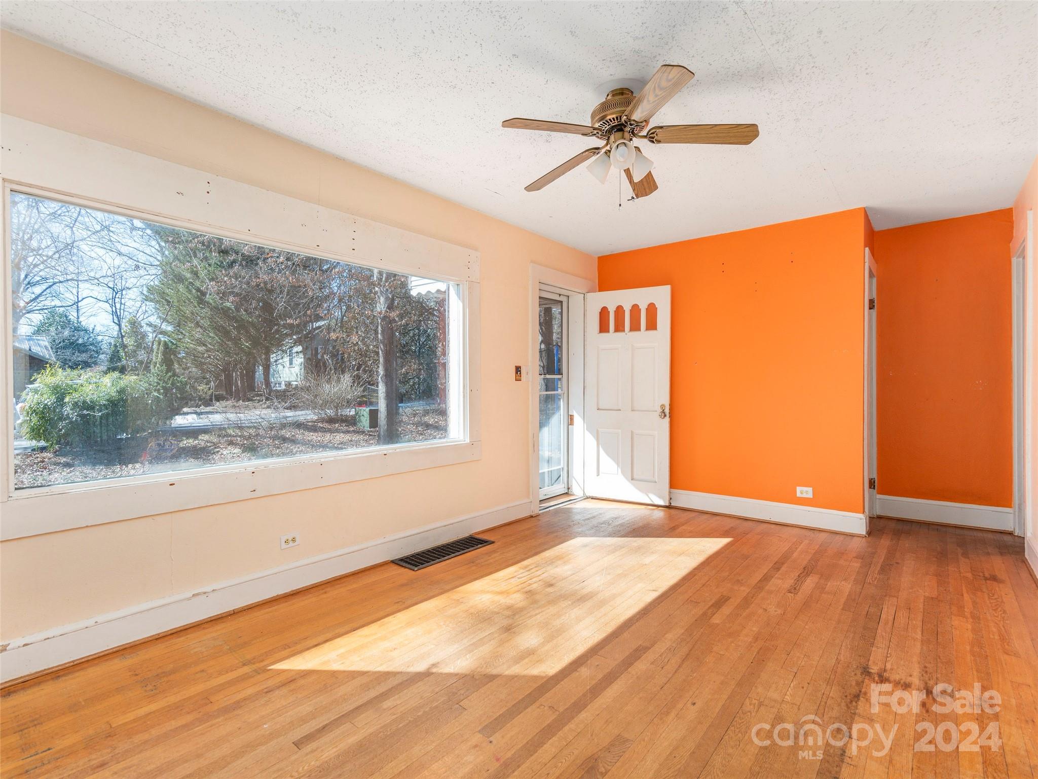 109 Kingsgate Road Asheville, NC 28805 - Photo 3 of 18 Gallery Image 3