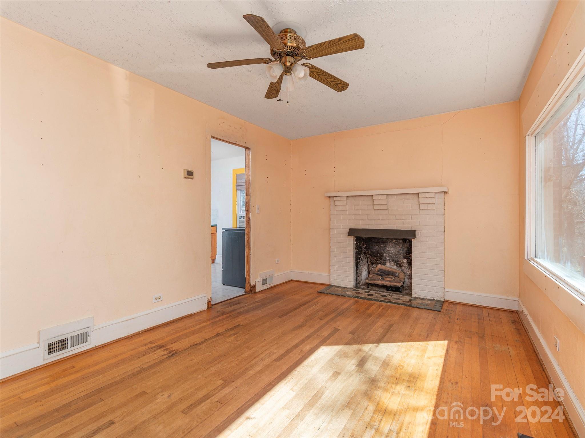 109 Kingsgate Road Asheville, NC 28805 - Photo 4 of 18 Gallery Image 4