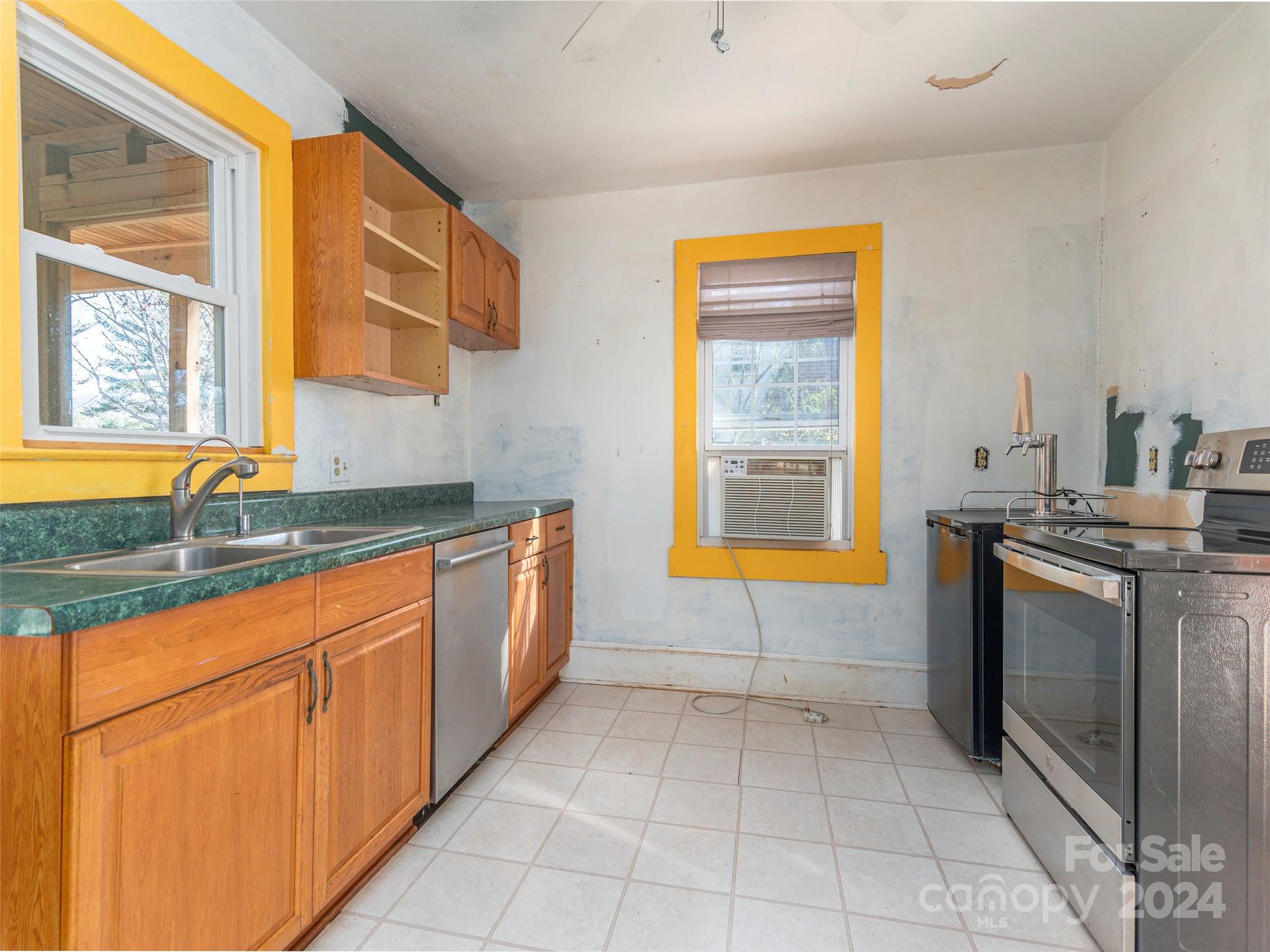 109 Kingsgate Road Asheville, NC 28805 - Photo 5 of 18 Gallery Image 5