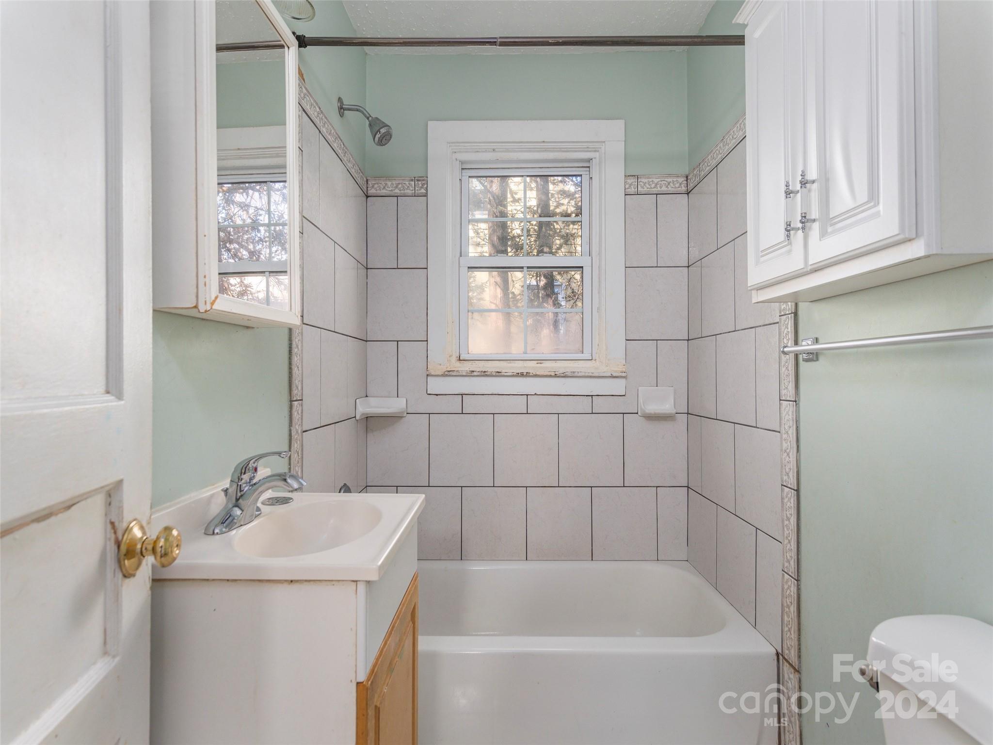 109 Kingsgate Road Asheville, NC 28805 - Photo 10 of 18 Gallery Image 10