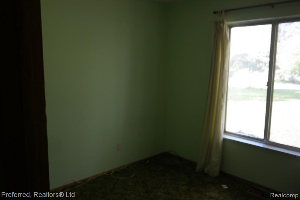 24335 Waltz Road New Boston, MI 48164 - Photo 7 of 17 SAM_1964.jpg