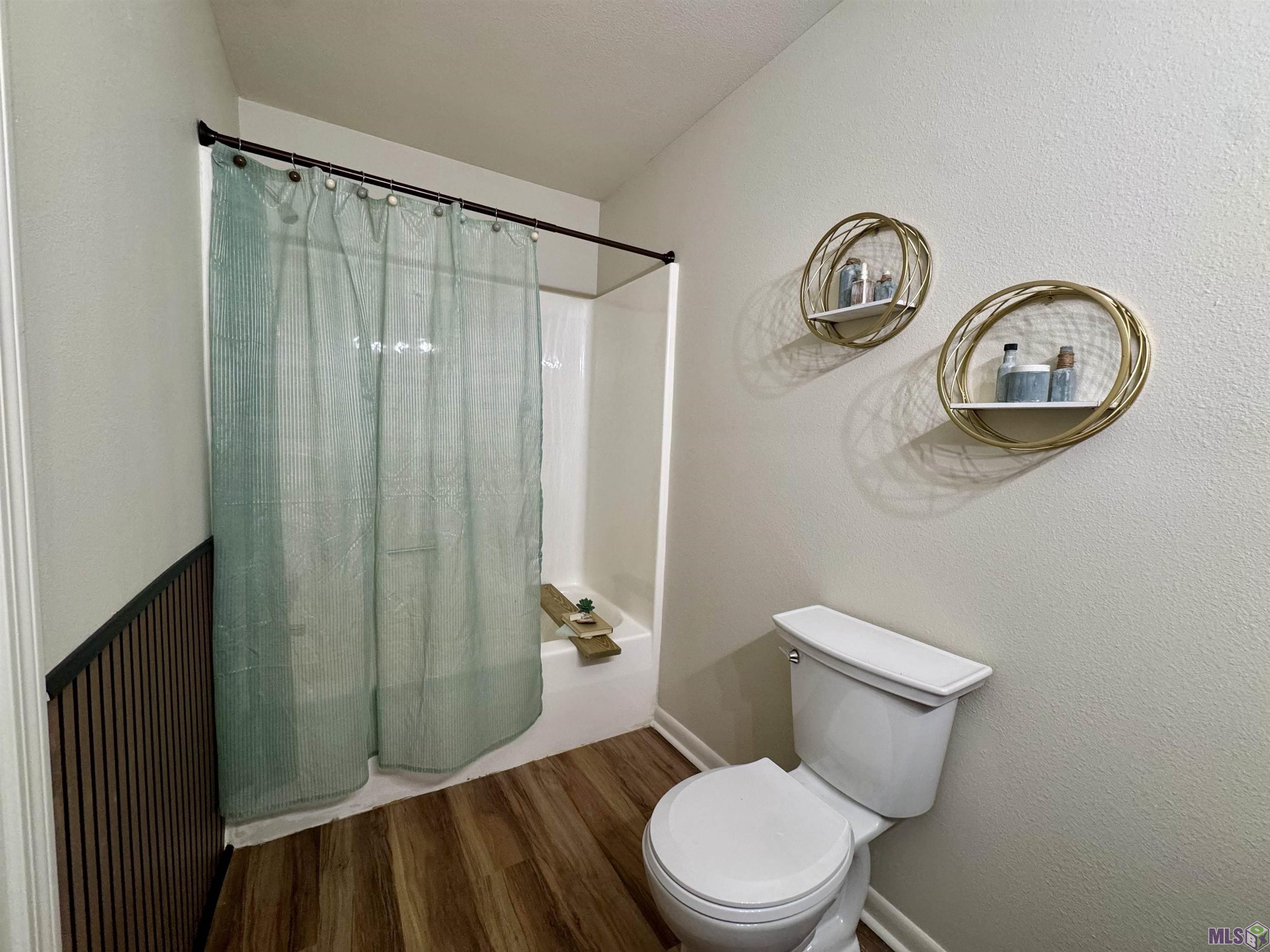 2455 Aubin Lane Baton Rouge, LA 70816 - Photo 13 of 25 Large Bathrooms
