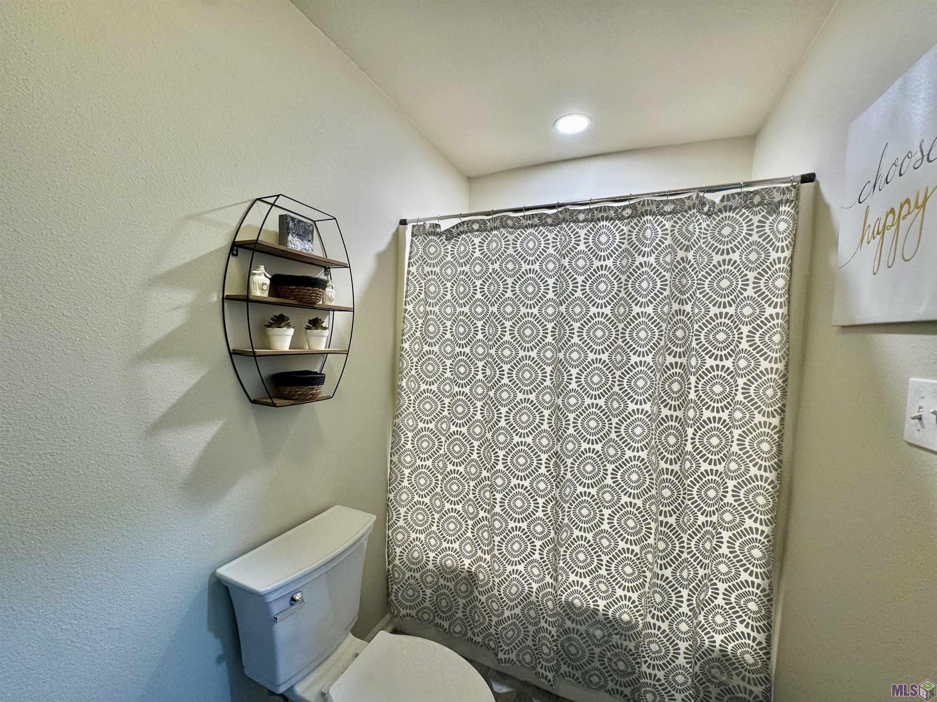 2455 Aubin Lane Baton Rouge, LA 70816 - Photo 17 of 25 Upstairs Bathroom