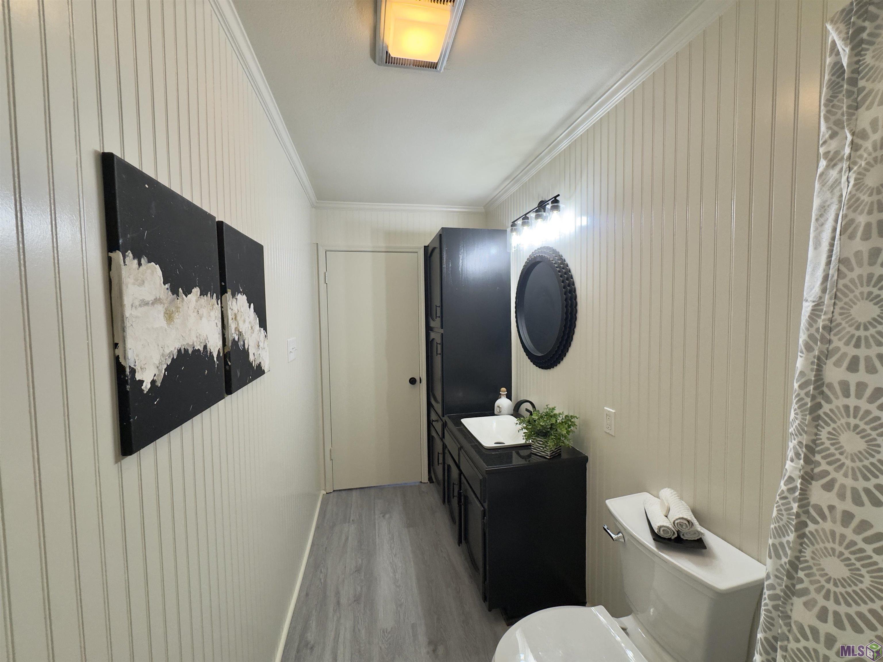 2455 Aubin Lane Baton Rouge, LA 70816 - Photo 18 of 25 En Suite Bathroom