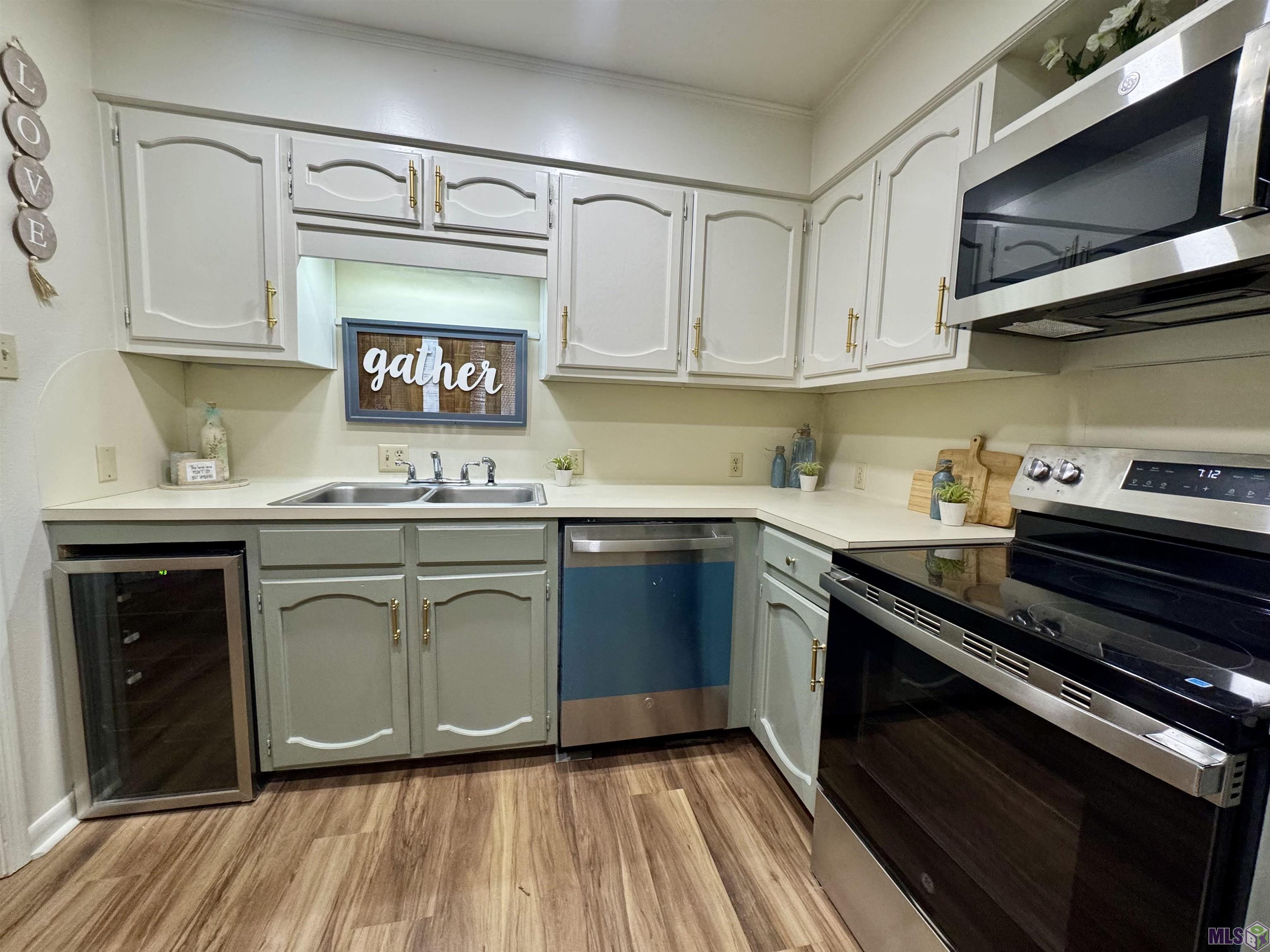 2455 Aubin Lane Baton Rouge, LA 70816 - Photo 3 of 25 New Stainless appliances