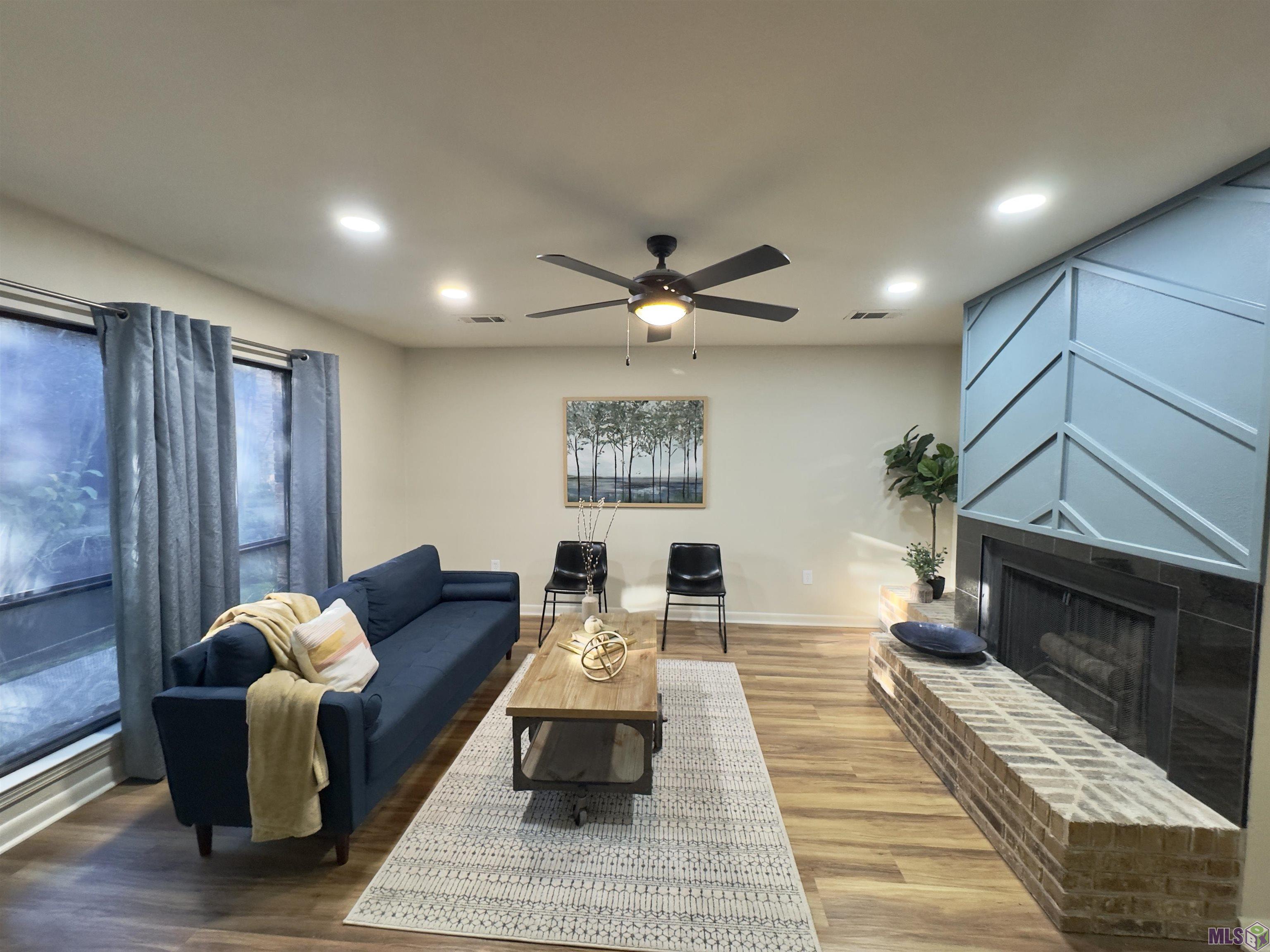 2455 Aubin Lane Baton Rouge, LA 70816 - Photo 6 of 25 Living Room