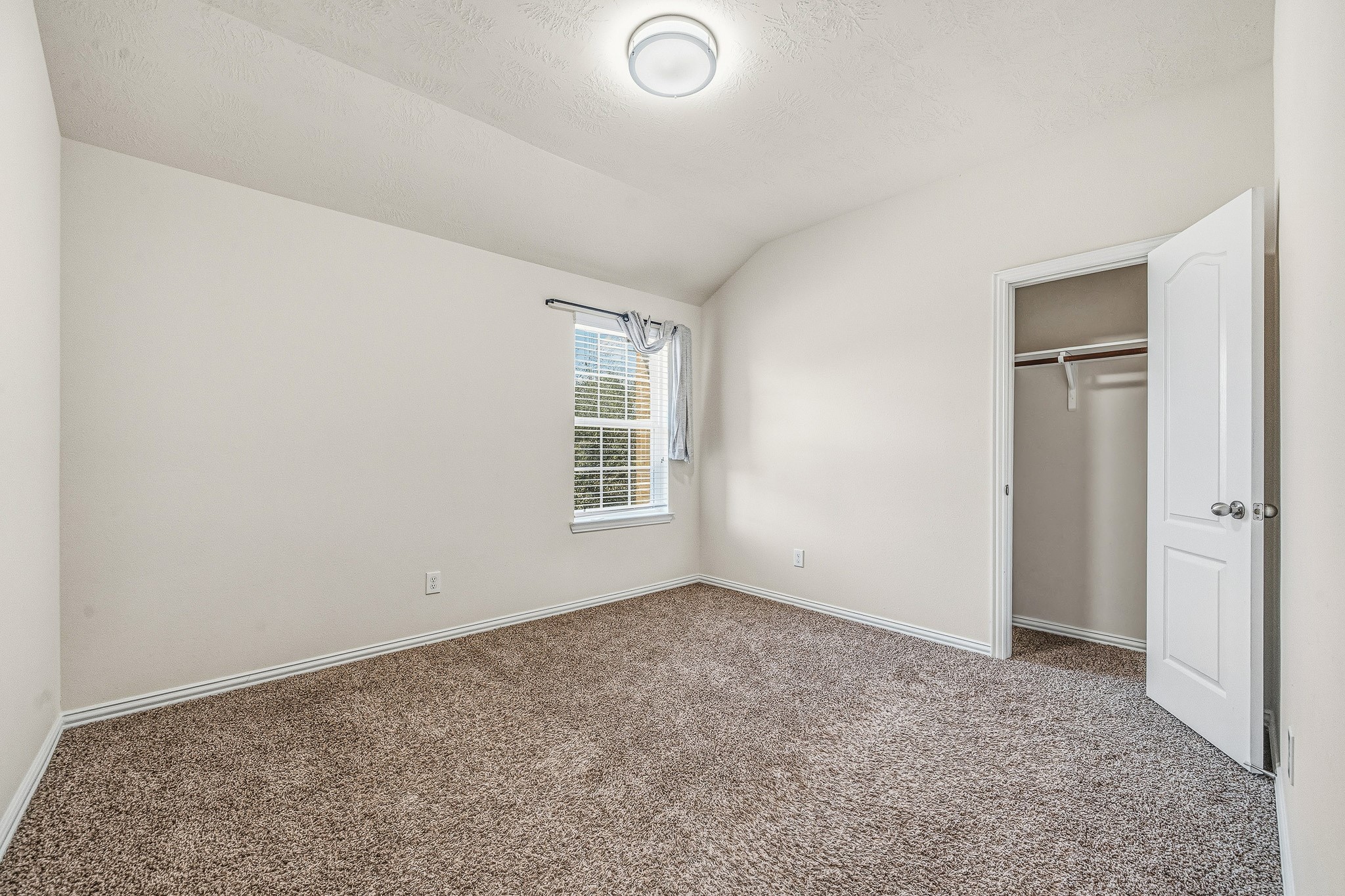 22922 Jetty Manor Lane Spring, TX 77373 - Photo 34 of 46 an empty room with windows and closet