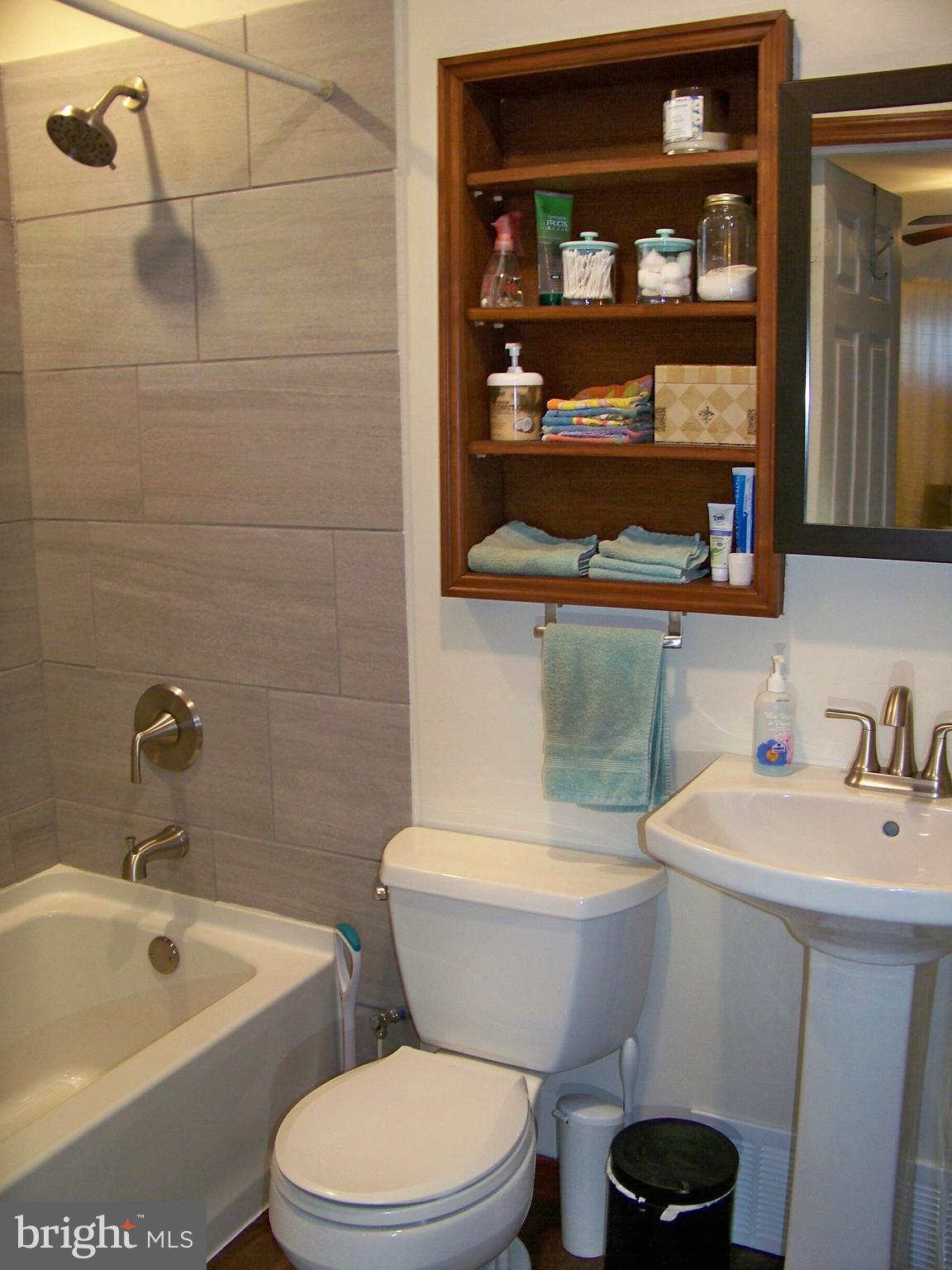 25 Granite Road Levittown, PA 19057 - Photo 14 of 29 Tastefully Done with.....