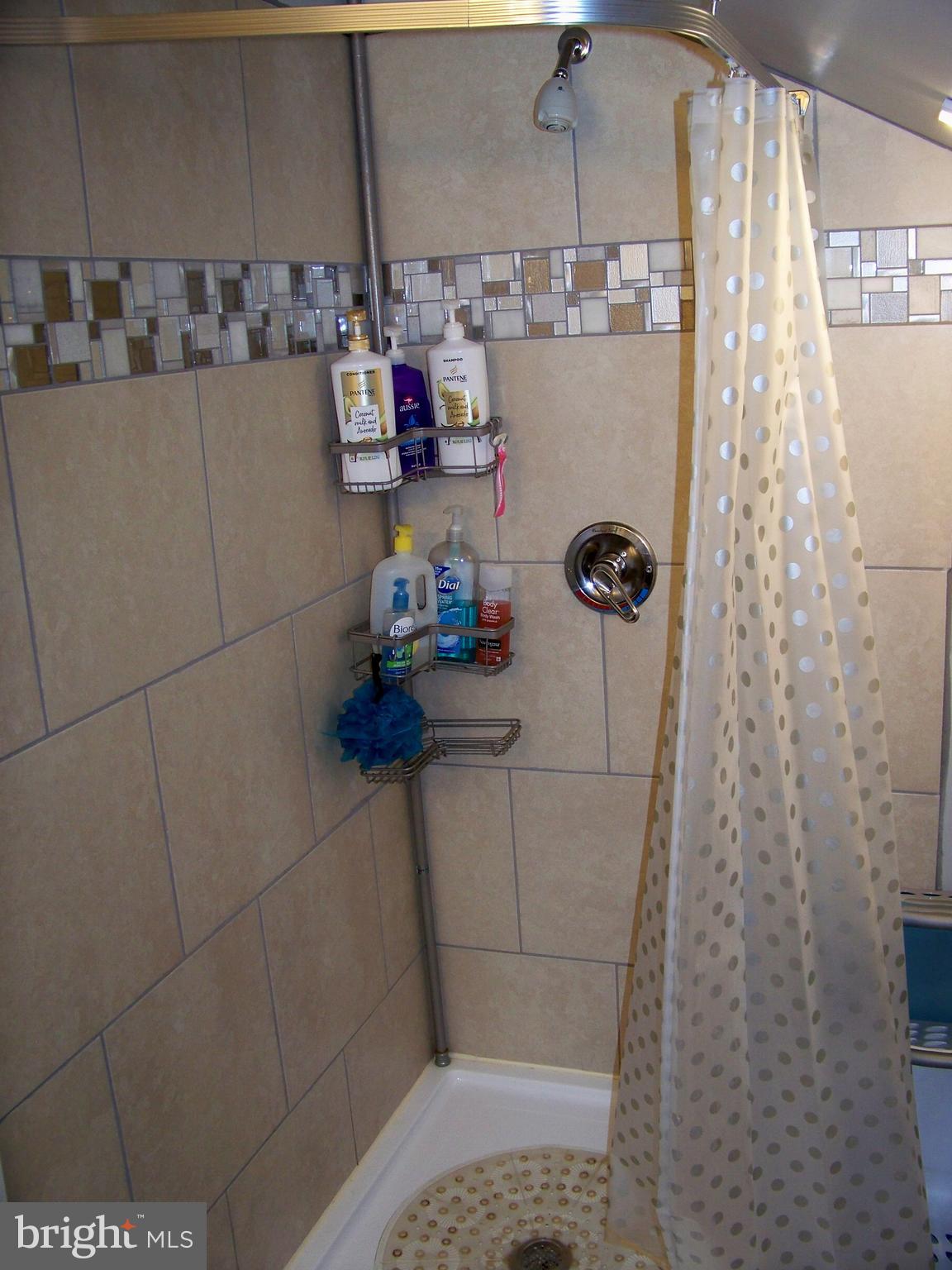25 Granite Road Levittown, PA 19057 - Photo 21 of 29 Modern Tiled Stall Shower