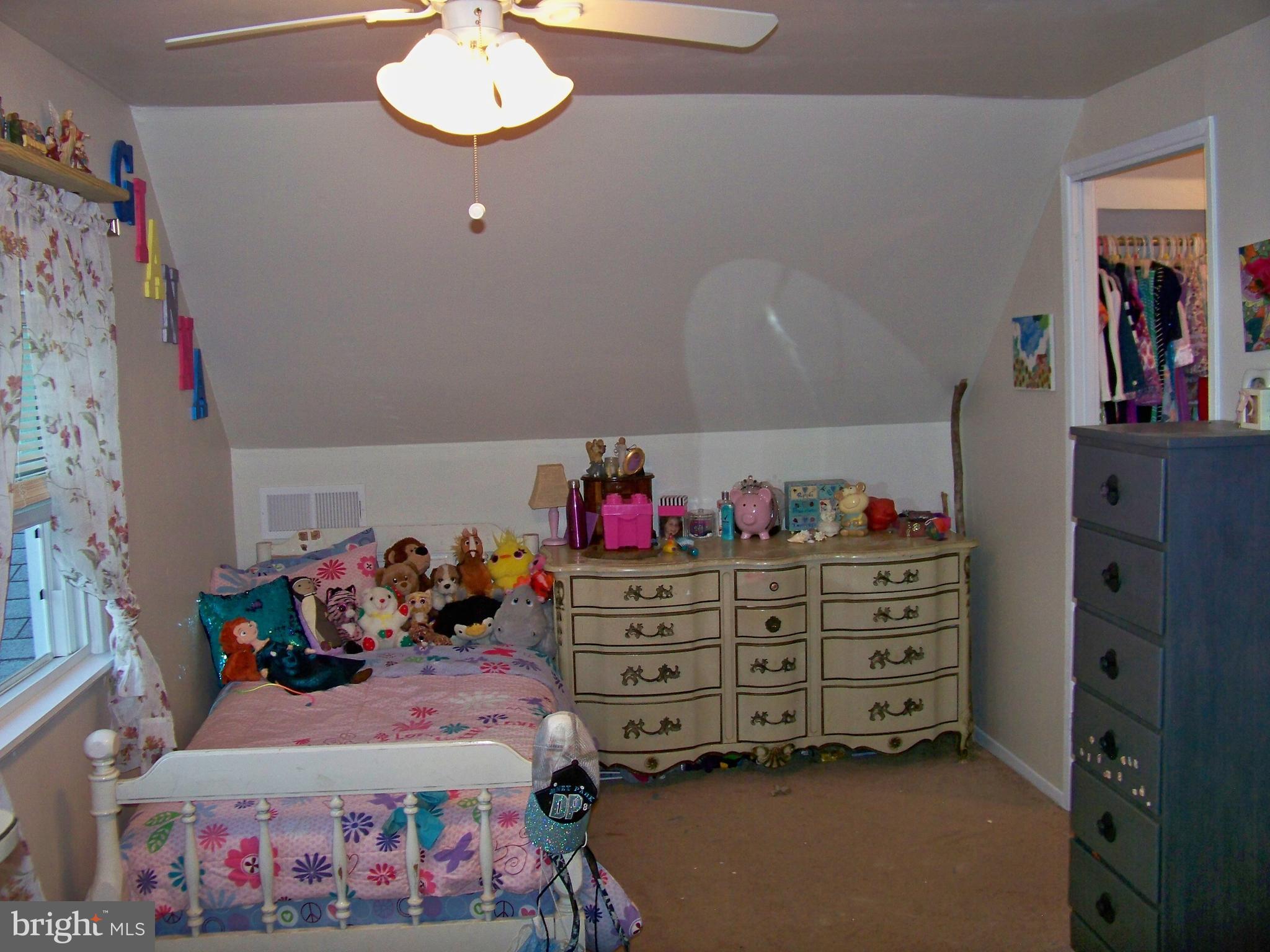 25 Granite Road Levittown, PA 19057 - Photo 23 of 29 Another shared space on opposite side
