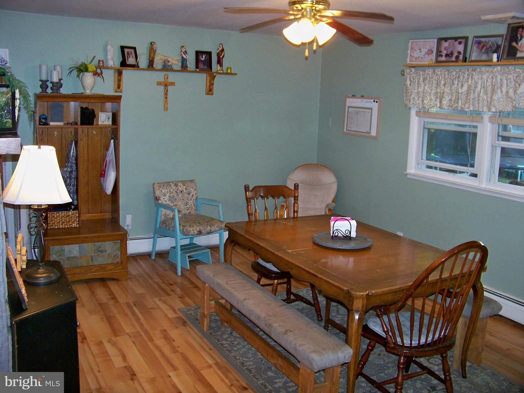 25 Granite Road Levittown, PA 19057 - Photo 6 of 29 Large dinner gatherings in here