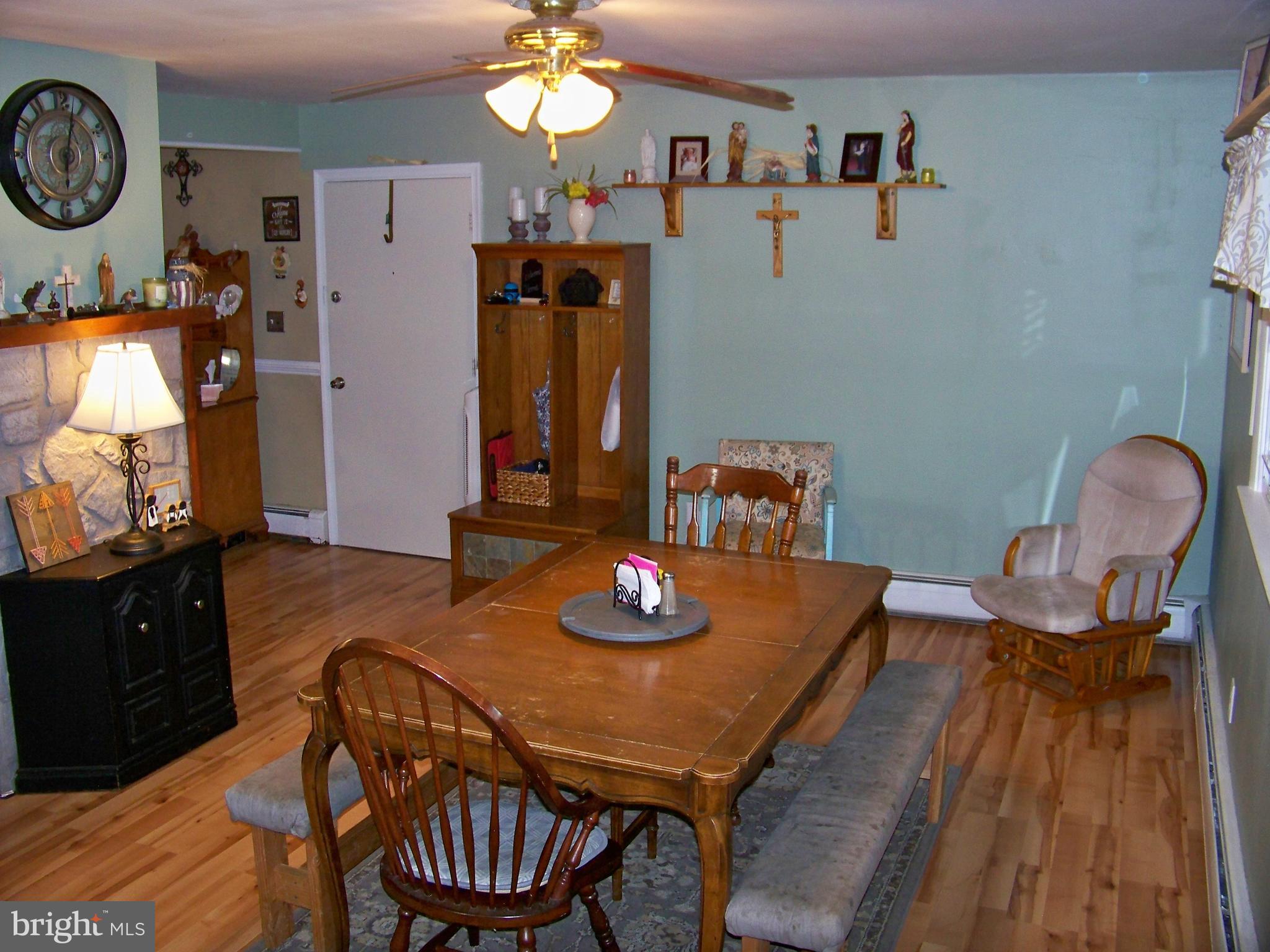 25 Granite Road Levittown, PA 19057 - Photo 7 of 29 Dining Room/Living Room interchangeable options