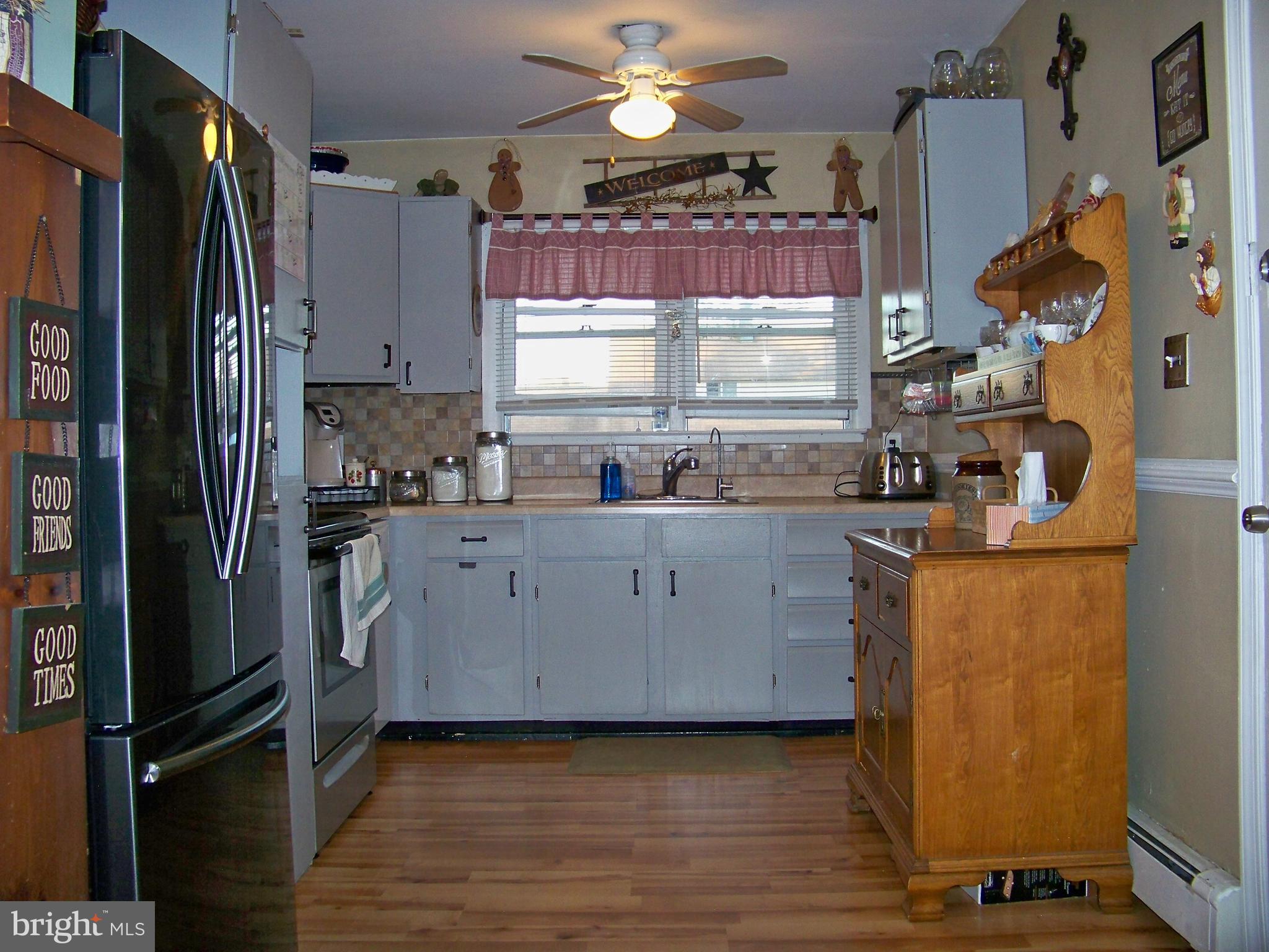 25 Granite Road Levittown, PA 19057 - Photo 8 of 29 All the conveniences for the cook