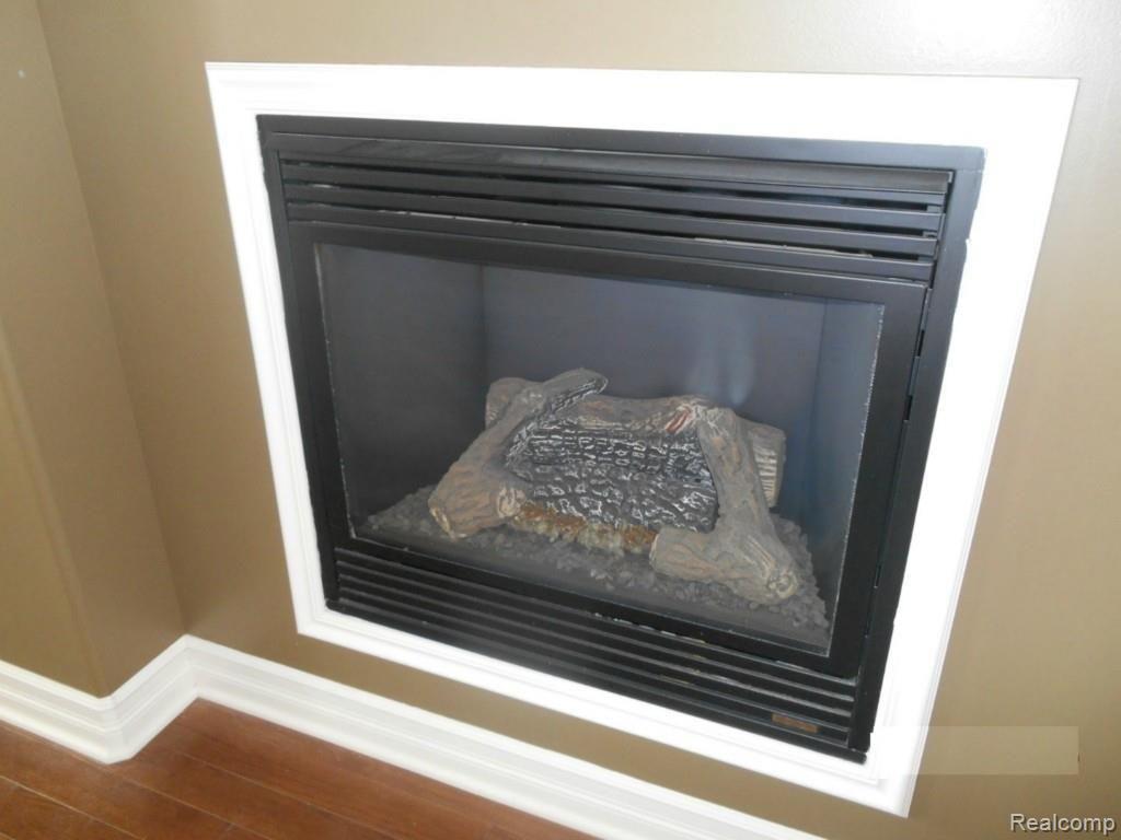 2727 Riverside Drive Trenton, MI 48183 - Photo 12 of 25