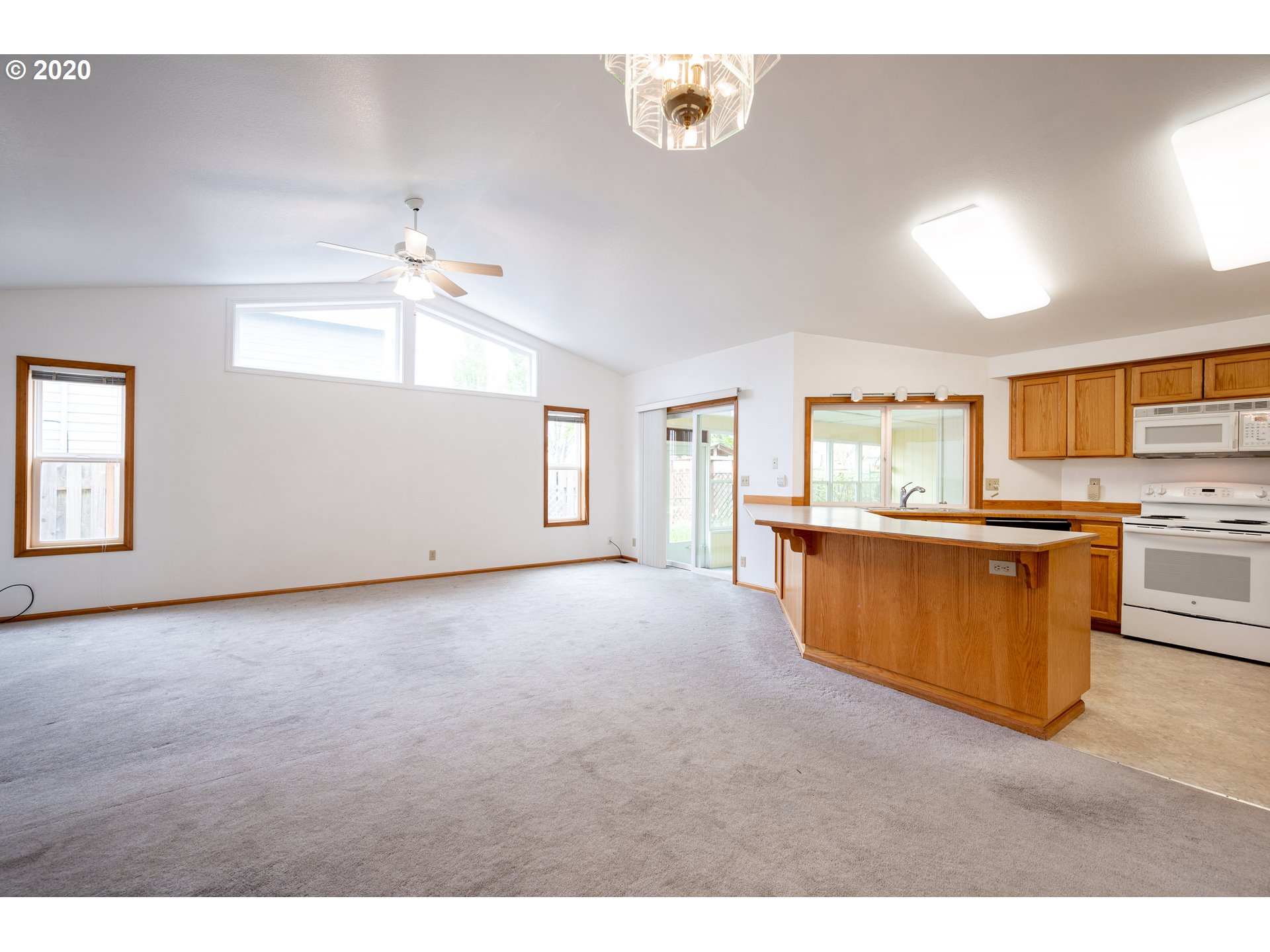 2055 Bonnie Lane Springfield, OR 97477 - Photo 2 of 15 Gallery Image 2