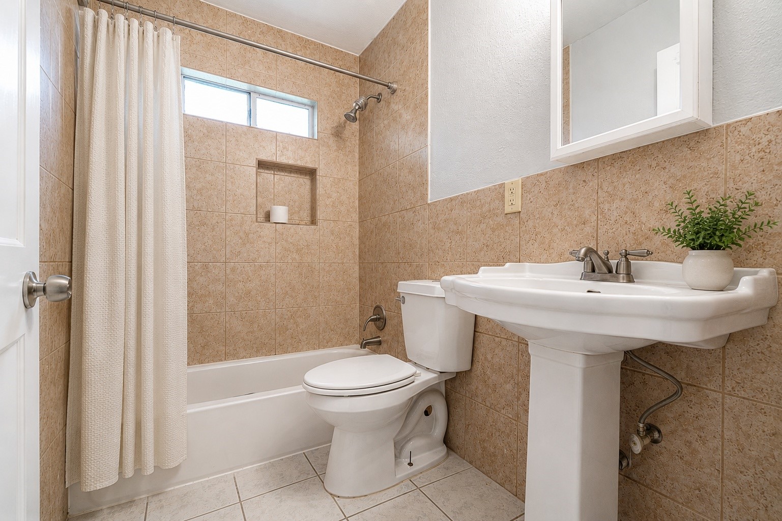6417 Rolla Street Houston, TX 77055 - Photo 16 of 18 Virtually Staged