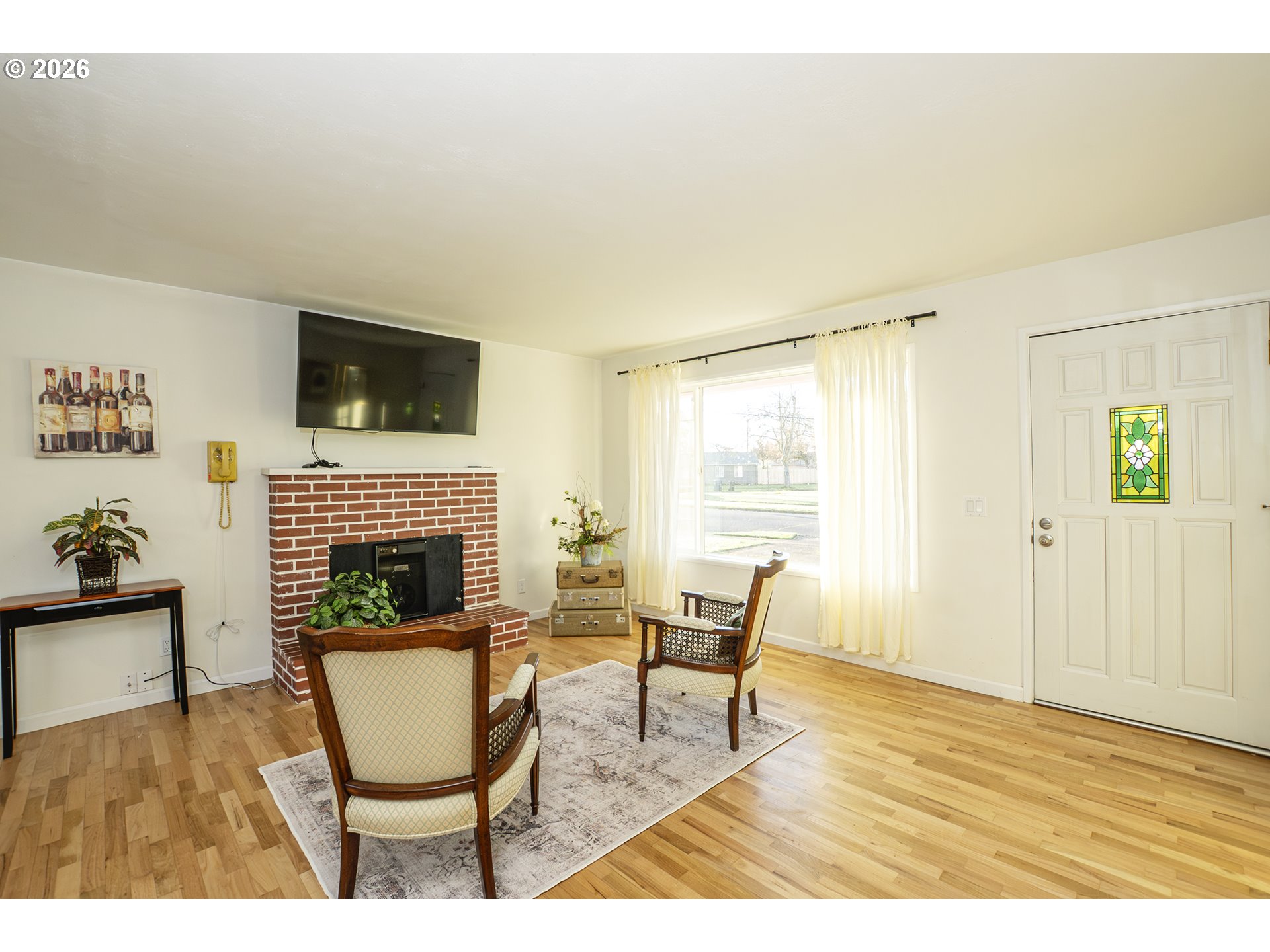 1168 Pleasant Street Springfield, OR 97477 - Photo 4 of 27 Living Room