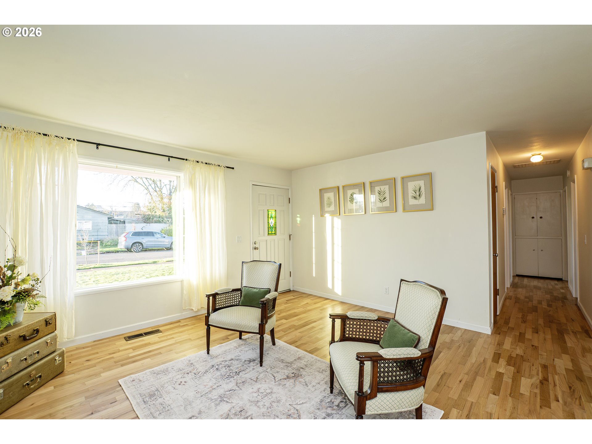 1168 Pleasant Street Springfield, OR 97477 - Photo 5 of 27 Living Room