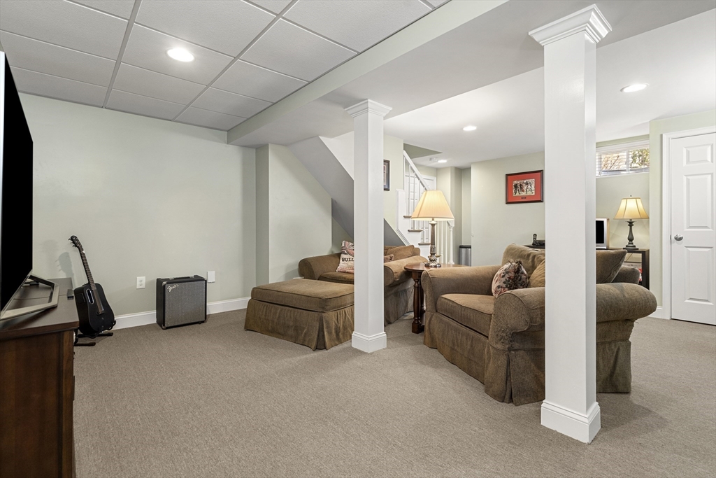 62 Leggs Hill Road Marblehead, MA 01945 - Photo 28 of 36 a living room with furniture