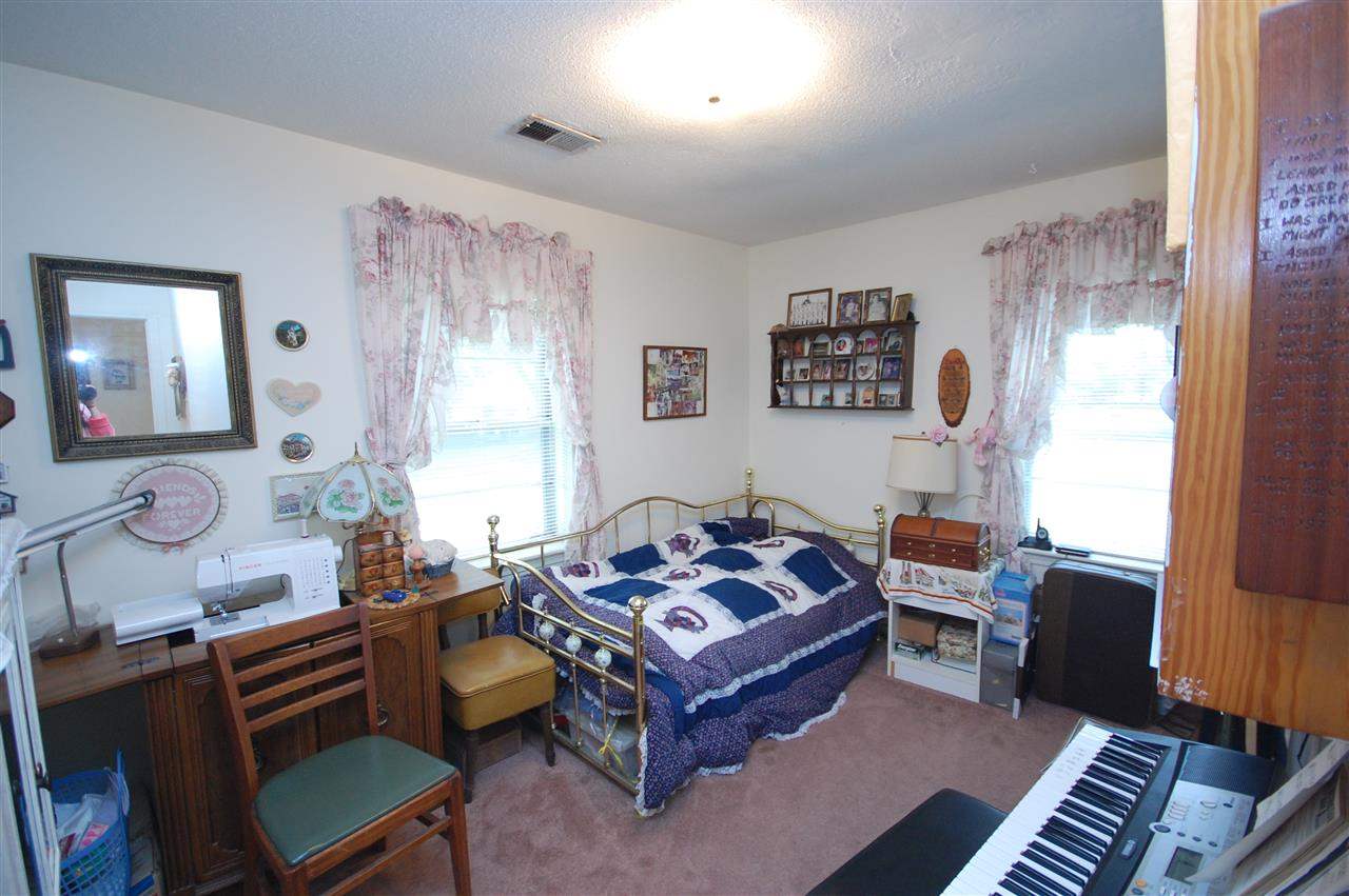 3029 Sienna Road Bartlett, TN 38134 - Photo 16 of 20 a living room with furniture and a window