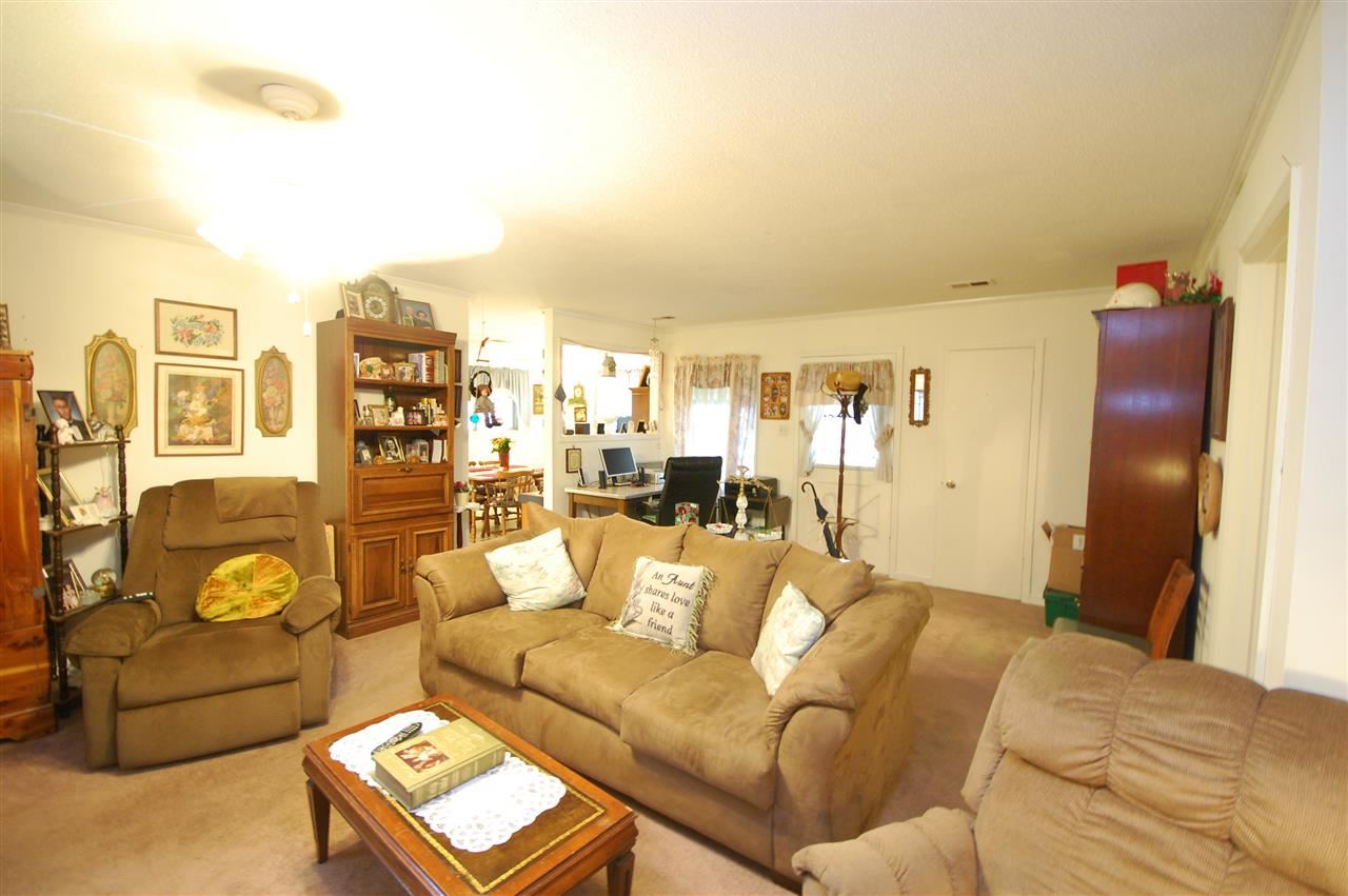 3029 Sienna Road Bartlett, TN 38134 - Photo 4 of 20 a living room with furniture and a window