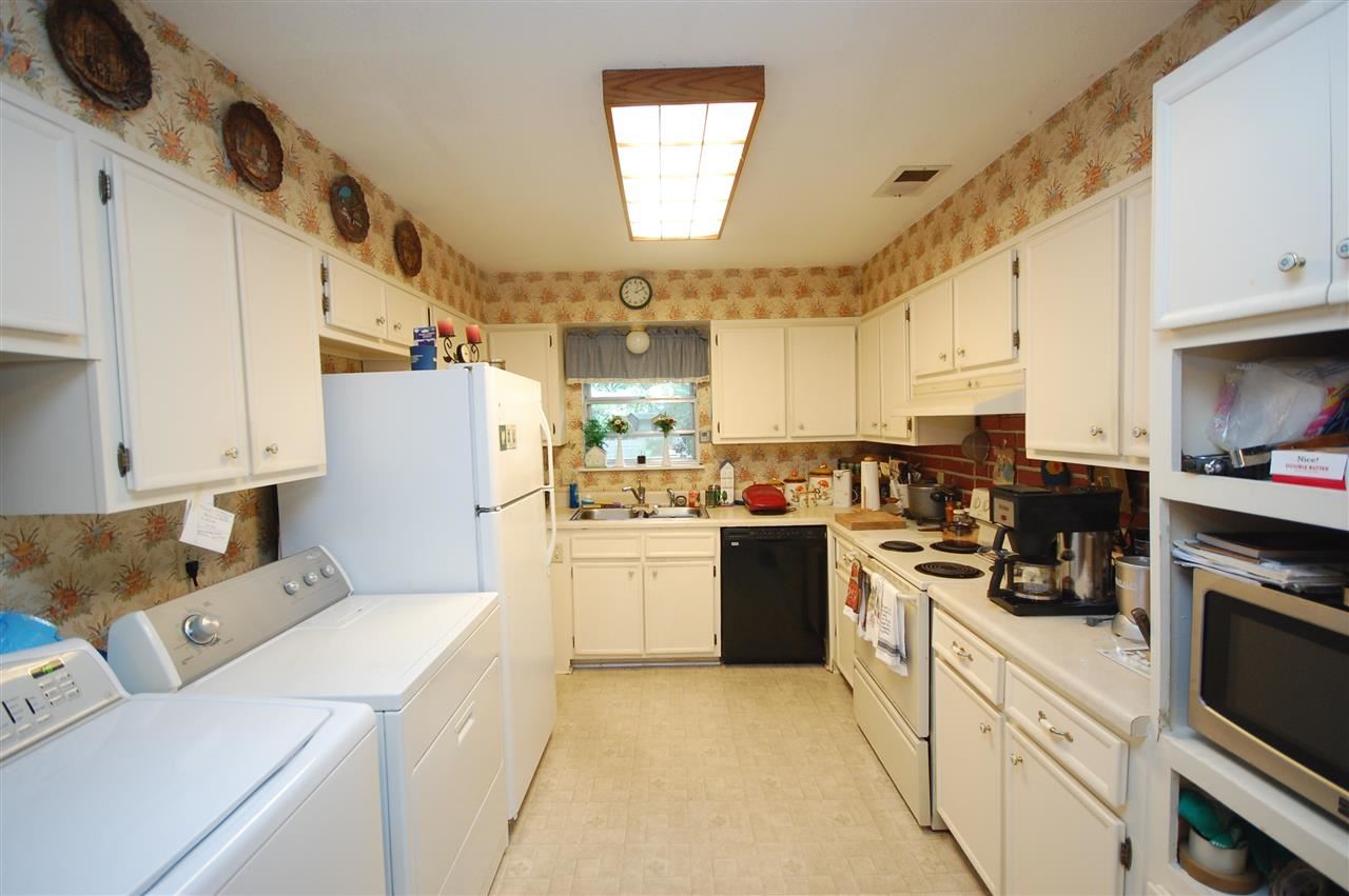 3029 Sienna Road Bartlett, TN 38134 - Photo 5 of 20 a kitchen with cabinets and appliances