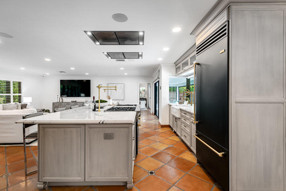 874 Hibiscus Street Boca Raton, FL 33486 - Photo 12 of 35 KITCHEN