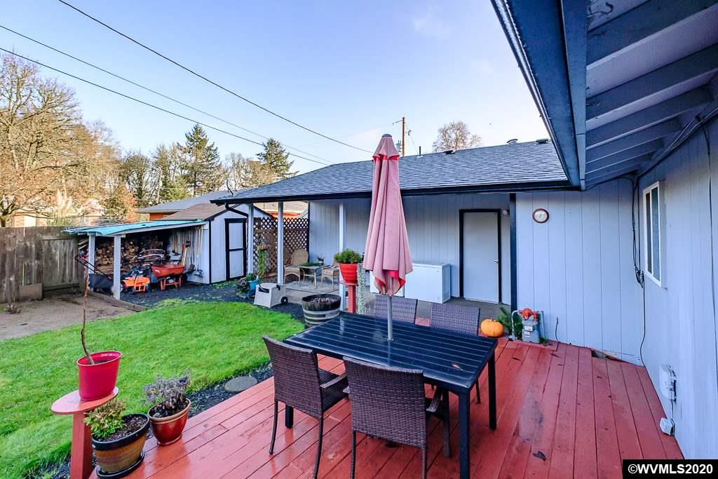 1675 Northeast Mayview Drive Albany, OR 97321 - Photo 13 of 41