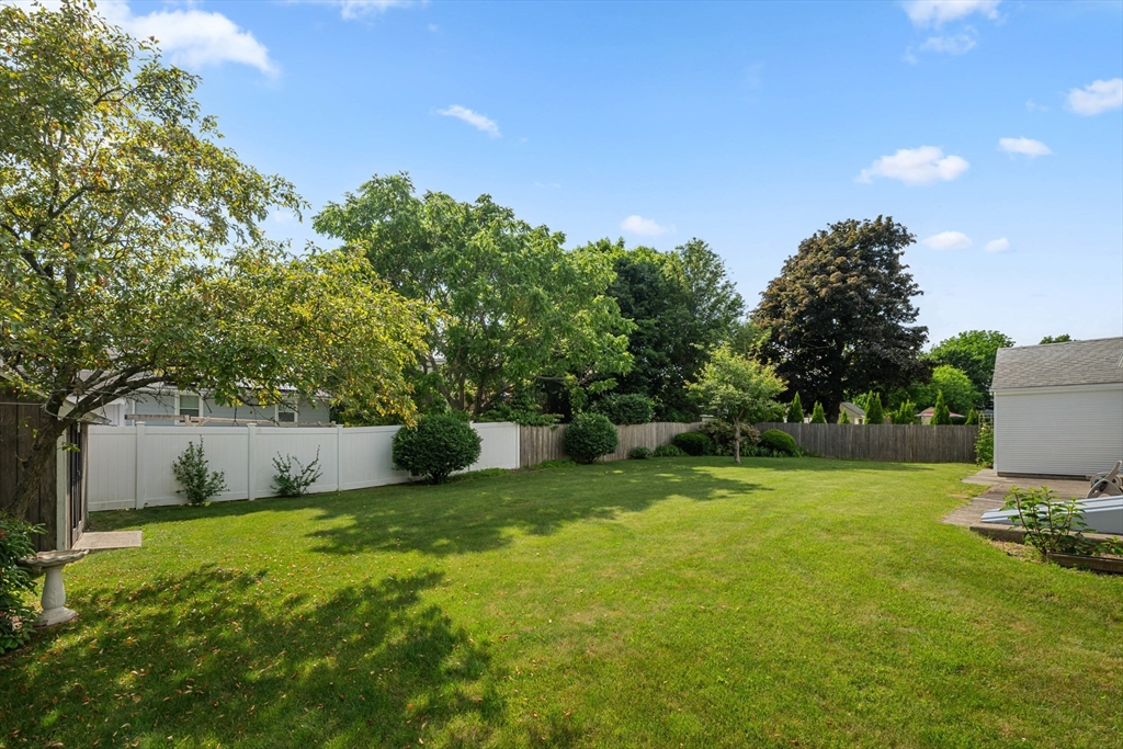 43 Rowena Street Worcester, MA 01606 - Photo 5 of 40