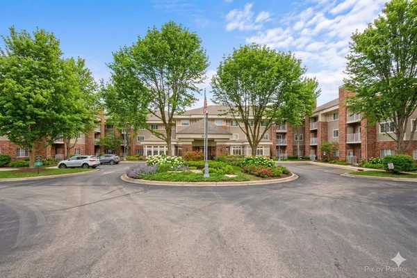 $149,900 | 605 Barrington Avenue, Unit 222, East Dundee, IL 60118