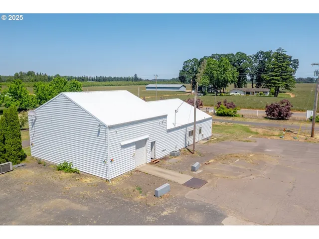 a view of a outdoor space