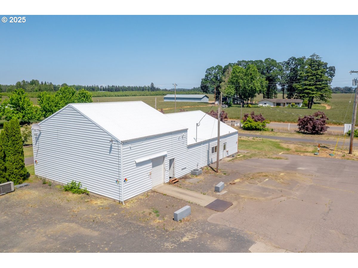 17780 Southeast Wallace Road Dayton, OR 97114 - Photo 18 of 26 a view of a outdoor space